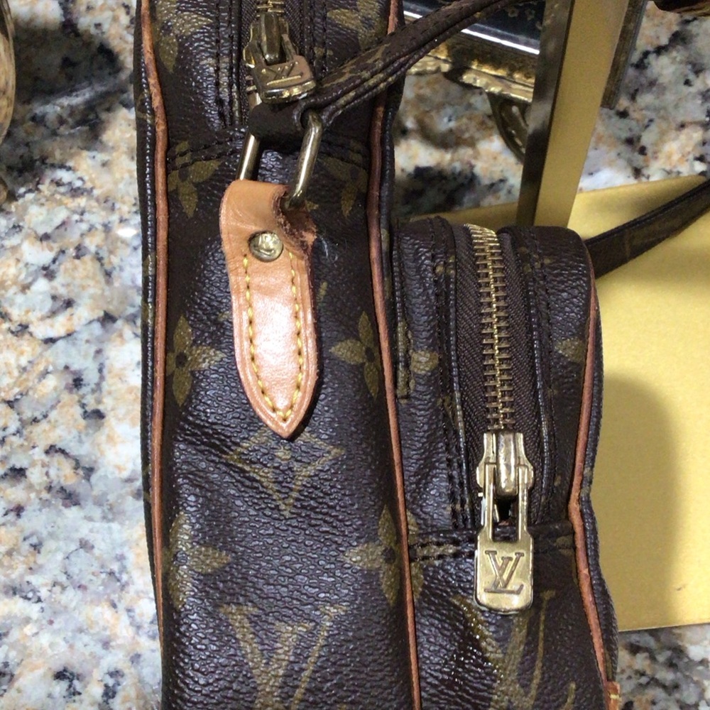 Louis Vuitton Vintage Amazon Monogram Crossbody Bag - Picture 5 of 15